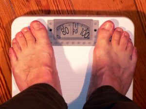 Ozempic ou cirurgia bariátrica, qual dessas estratégias é a melhor para você? Vamos explorar os prós e contras de cada uma.